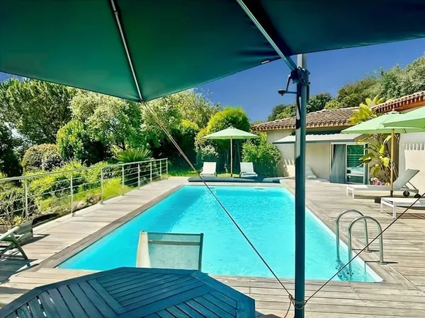 A VENDRE 2 MAISONS DE TYPE 4 , 1 TYPE 2 INDEPENDANT, 1 DÉPENDANCE 20167 PERI