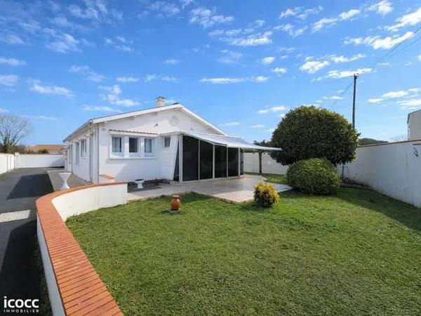 Maison de plain pied avec dépendances