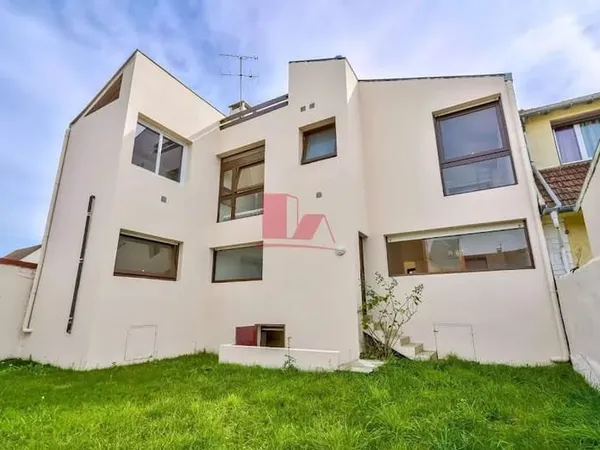 Maison 8 pièces 219 m²