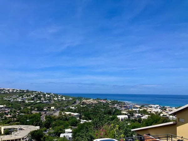 T4 de 78 m2 en très bon état avec magnifique vue mer