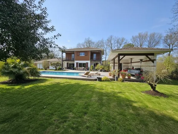 Villa 4 chambres / piscine / garage