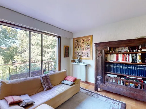 Dernier étage - Beau Balcon - Pas de vis-à-vis - Lumineux - Double box - Proche RER B - Appartement 