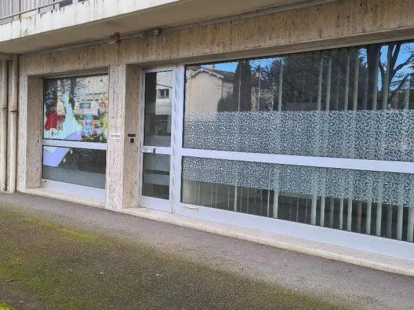 Local professionnel 83 m²