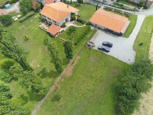 Bel Ensemble de 2 Maisons avec Grand Terrain