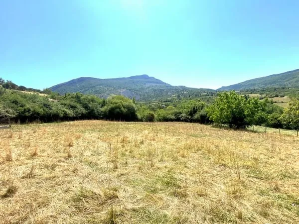 LA ROCHE SUR LE BUIS - BEAU TERRAIN 1058M2 AVEC VUE