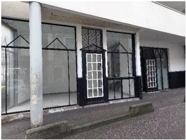 Local commercial 2 pièces 90 m²