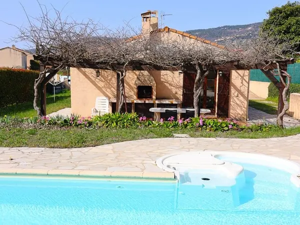 Maison 104 m² de plain pied à Peymeinade avec piscine et jardin