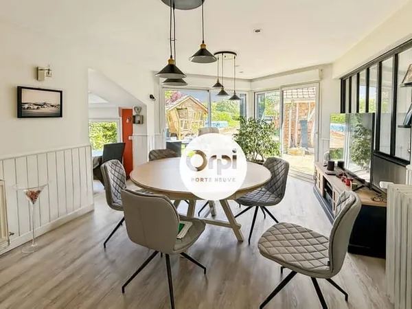 Maison 5 pièces 205 m²