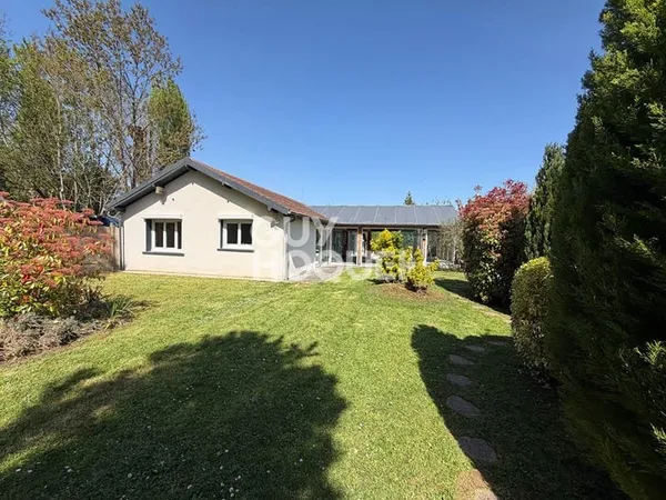 Maison de plain-pied 5 pièce(s) 137,54 m2 avec piscine et un chalet d'habitation de 37.92m² sur terr