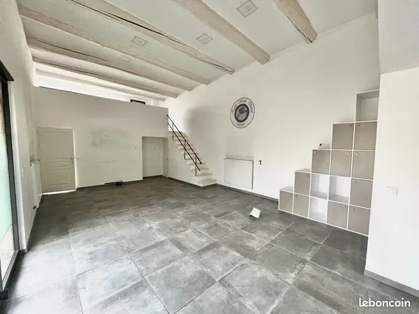 Aix en Provence - Local professionnel 70m2 avec parking au coeur du centre-ville