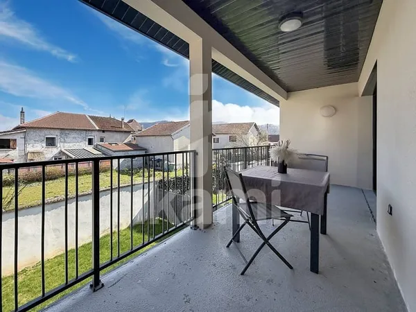 Appartement T3 avec balcon - SILLANS -