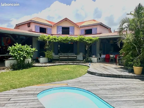 Villa meublée 3 chambres vue mer, piscine, grande terrasse et jardin, à louer 4 mois de juin à octob