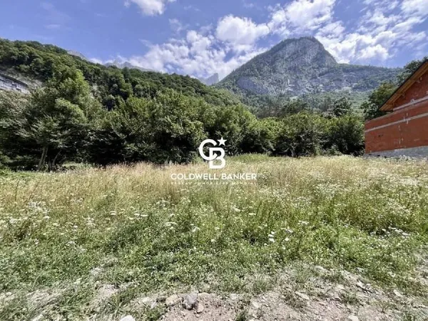 Terrain constructible 594 m²