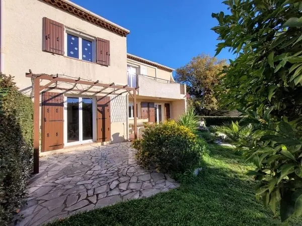 GRASSE SUD, Appartement Villa d' angle 7 Pièces, terrasses, Jardin, 2 Garages, Parkings