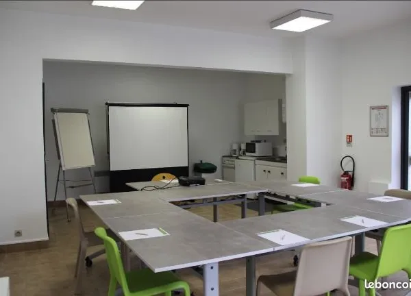 Bureau et espace de travail Location Rennes  64m² 750€