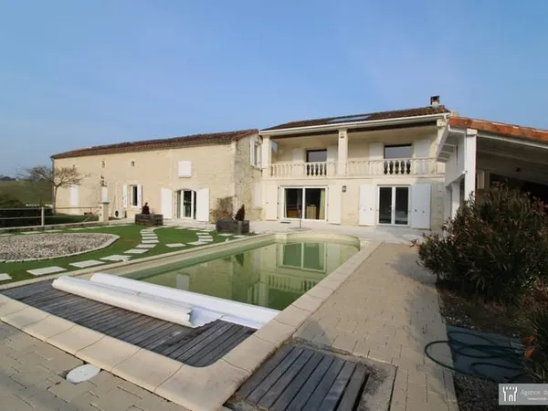Maison 9 pièces 250 m²