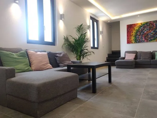 Maison 11 pièces 240 m²