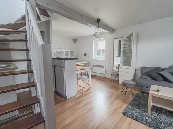 Location F1 bis meublé avec mezzanine ROUEN Vieux Marché