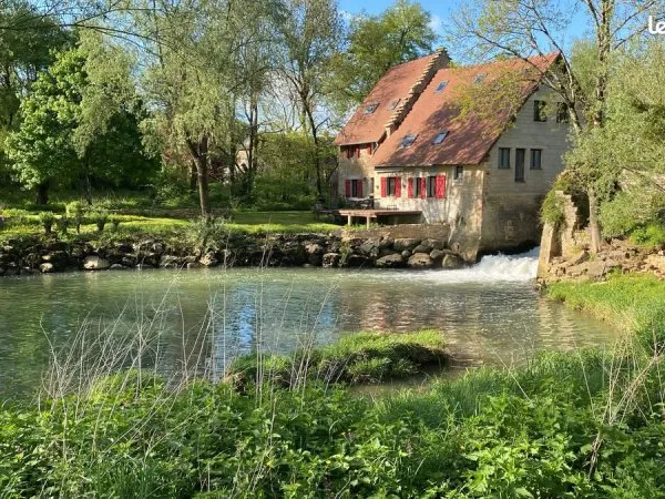 Appartement de charme de 100m2 dans un ancien moulin à eau du 17e