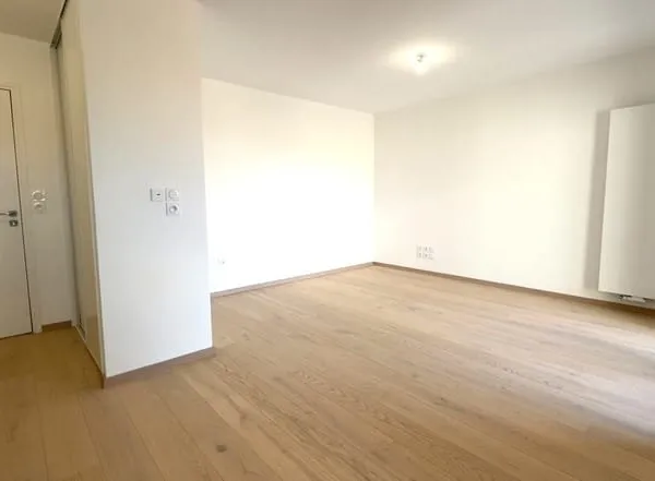Appartement T2 avec garage en plein coeur de La Côte-Saint-Andr