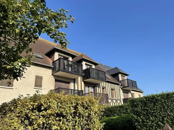 DANS UNE RESIDENCE ARBOREE PRES DE LA THALASSOTHERAPIE