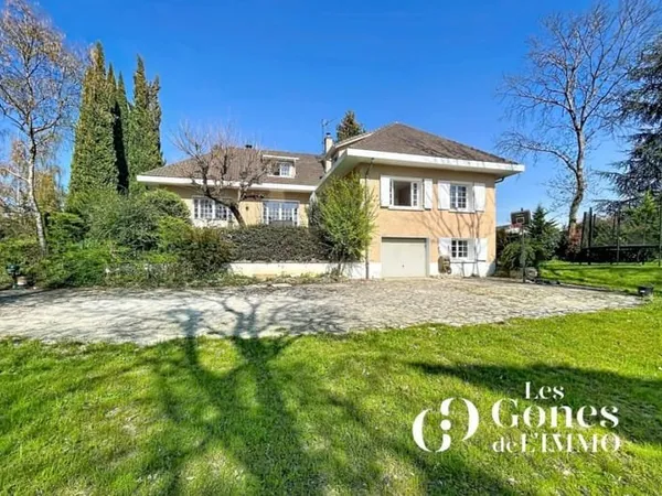 Magnifique propriété de 340 m2 Lumière, élégance et art de