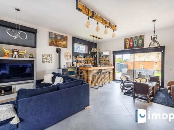 Grand pavillon individuel sur 1259 m² de terrain à Sainte Geneviève des Bois