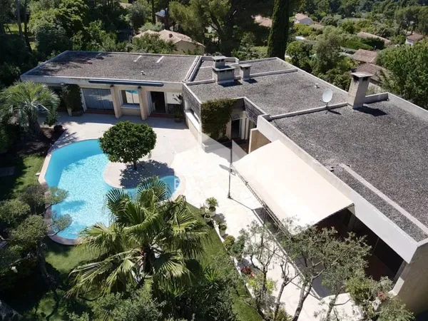 Maison 8 pièces 302 m²