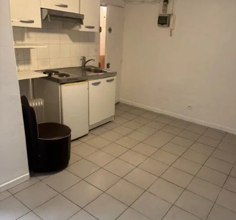 Studio / 14m² / Gare de l'Est (Ligne 4)