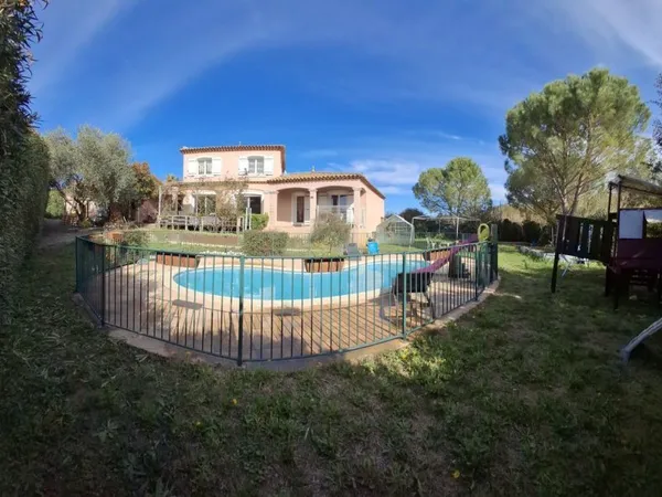 Villa T5 155m², 1343 m² de terrain, Piscine, Accès rivière