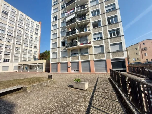 Local professionnel 225 m²