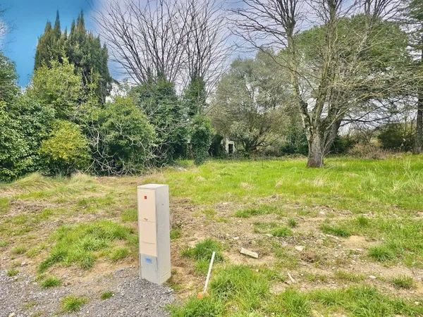 Terrain de 590m2 à acheter à Saint-Théodorit