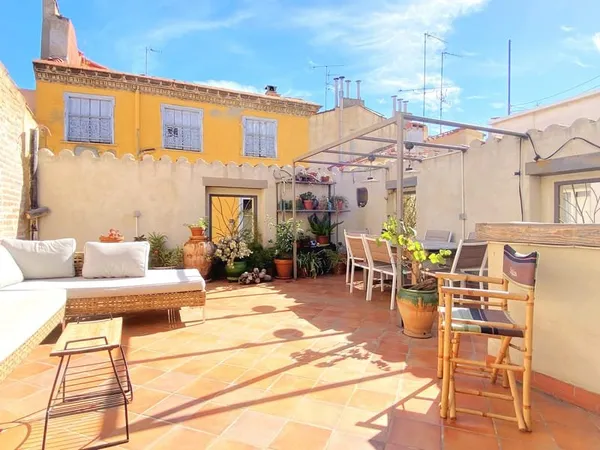 UN APPARTEMENT ATYPIQUE ET DE CARACTERE, AU CENTRE-VILLE DE