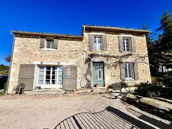 Maison de 180m² avec dépendance - jardin et piscine - St Saturnin les Apt - 550 000€