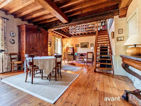 T4 RÉNOVÉ AVEC CHARME 103 m2 À POLEYMIEUX-AU-MONT-D'OR