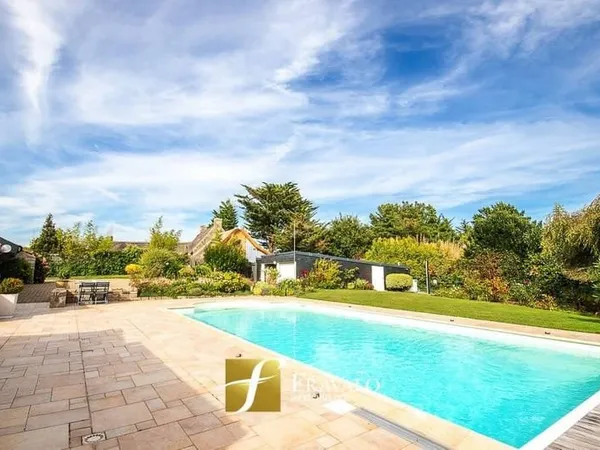 Maison 8 pièces 250 m²