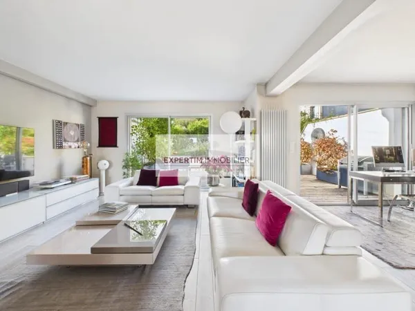 RIVE DROITE, MAISON EN TRES BON ETAT AVEC JARDIN, TERRASSES ET SOUS-SOL