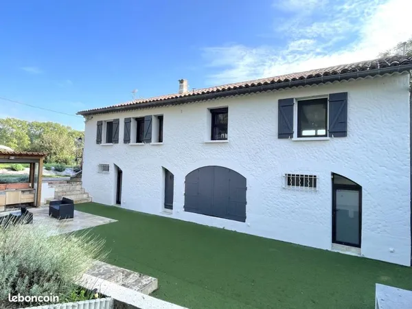Villa 6 pièces 210 m²