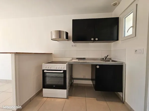 Studio avec jardin et stationnement