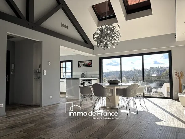 Appartement de standing avec terrasse, garage et parking