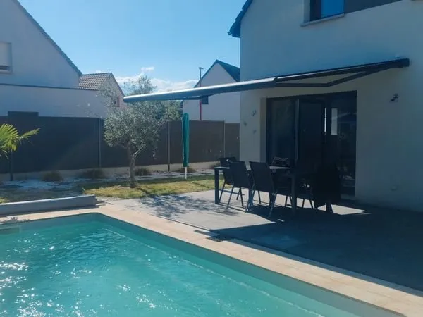 Maison moderne 2020 - 3 chambres - Cuisine ouverte - Piscine au sel - Chauffage au sol - DPE C - Mer