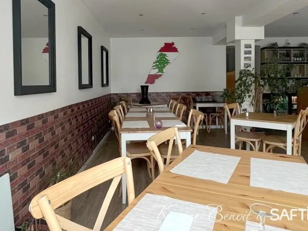 Situé à Épinay-sur-Orge (91360), cet immeuble offre une opportunité unique d'investissement.