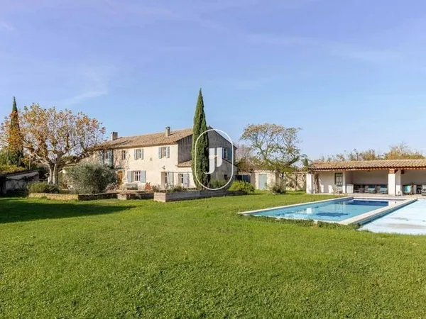 Maison 340 m²