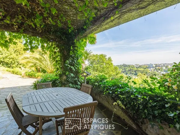 Maison avec son grand parc paysagé