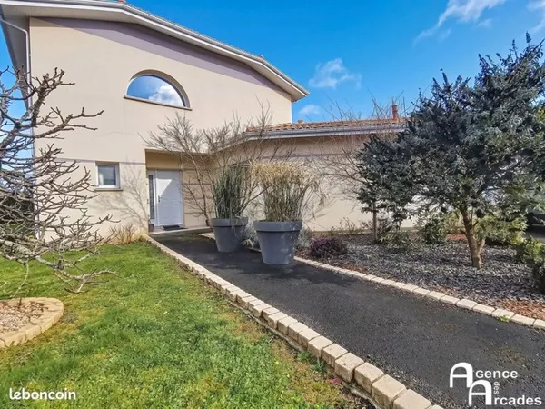 Propriété 6 pièces 187 m²