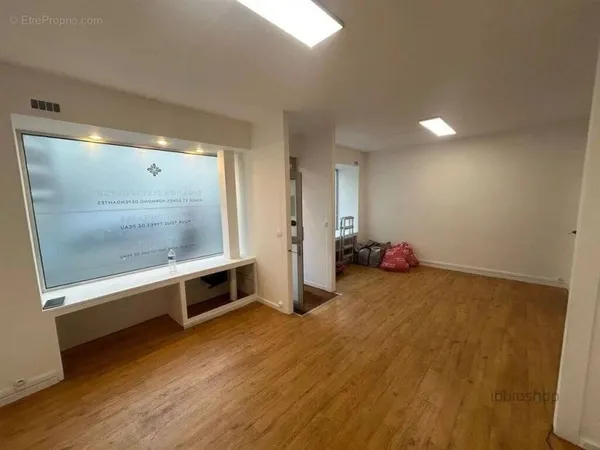 Commerce 51 m²