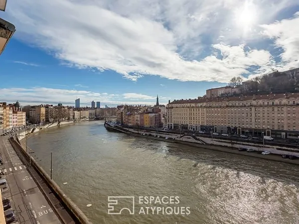 Appartement familial de caractère avec vue Saône et jardin commun