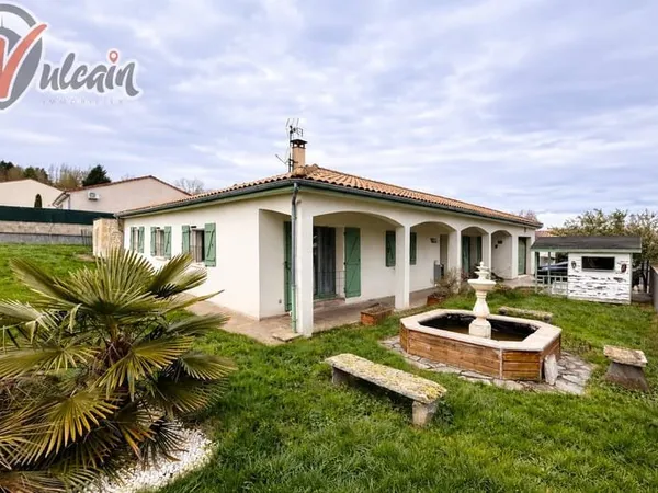Maison de plain-pied de 171 m2 habitables à Montmorin sur un