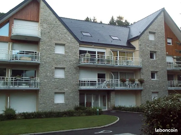 Studio 25 m2 meublé résidence sécurisée + jardinet + parking