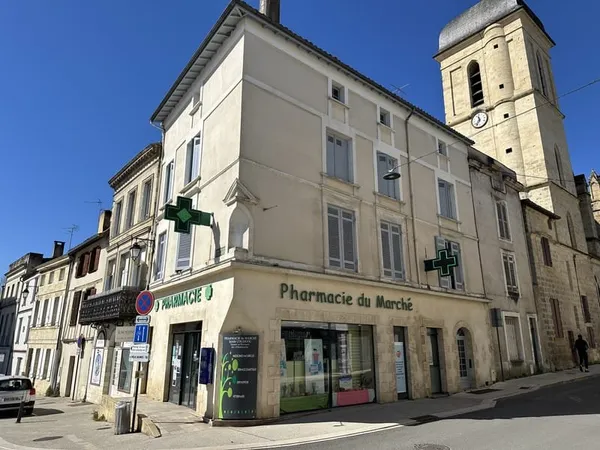 Immeuble avec commerce et appartement à Marmande 47200